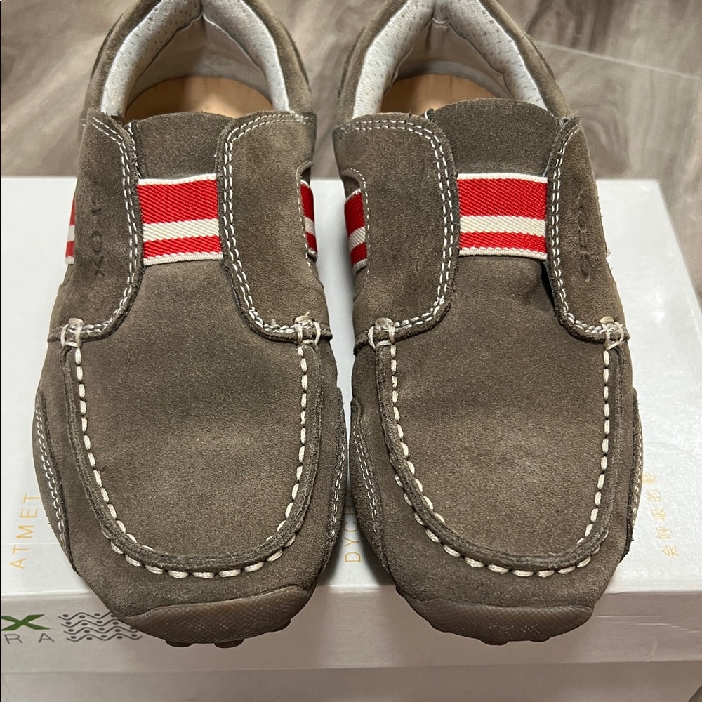 🔥🔥Geox Boys Slip-On Loafers in tan color
